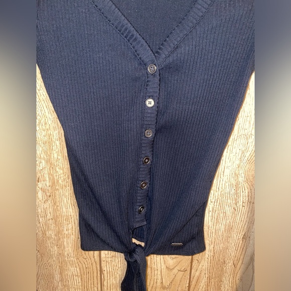 *NWOT* Hollister Small Black Ribbed Button Down Knot Tie Front Long Sleeve Top - Picture 2 of 9